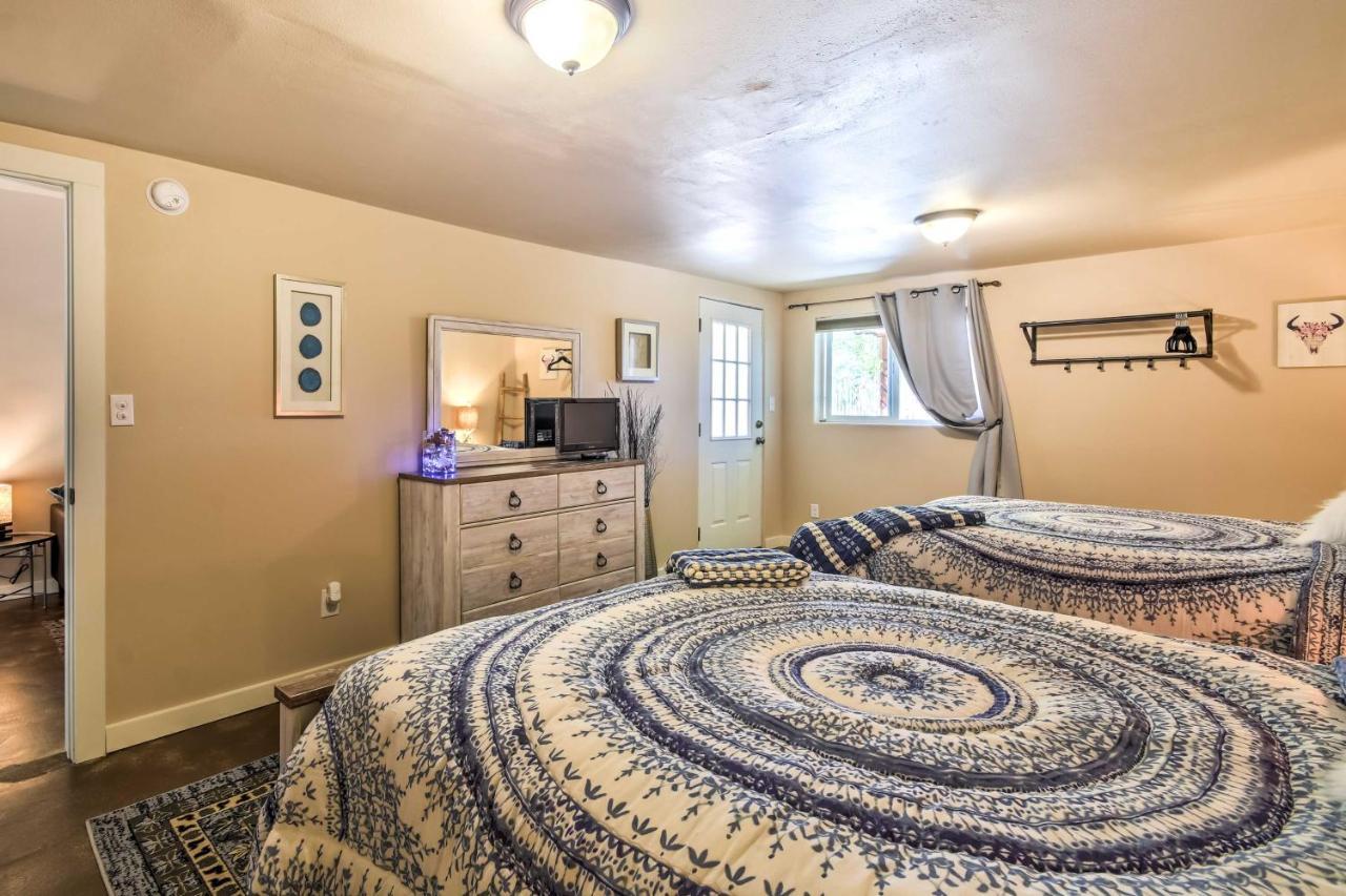 Cozy Home With Media Room Short Walk To Taos Plaza! Ngoại thất bức ảnh